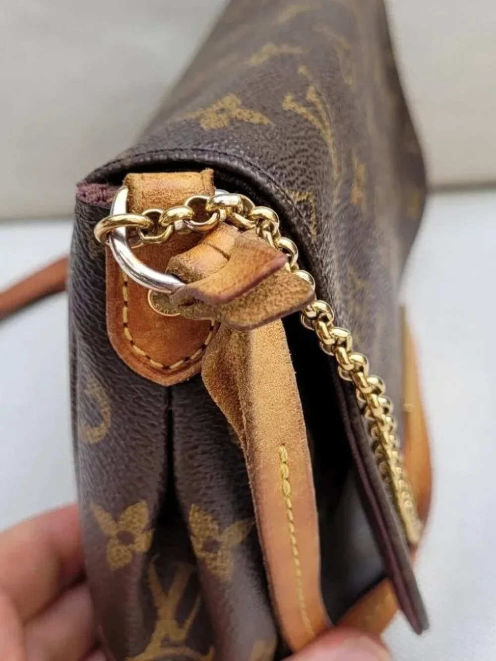 LOUIS VUITTON Favorite MM Monogram Bag - Picture 6 of 16